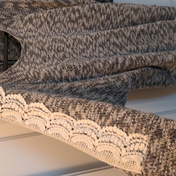 Design lab light knit grey sweater with shoulder crochet detail - Picture 2 of 4
